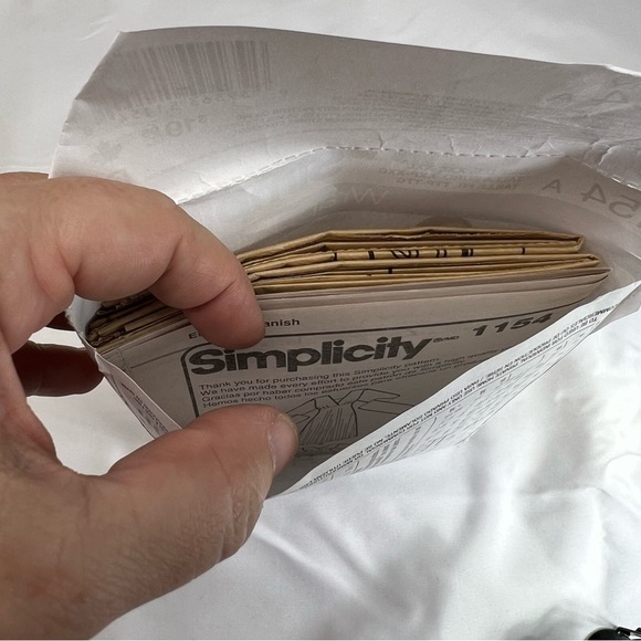 Simplicity Sewing patterns 1154 size XXS through XXL Wrap, twist and tie dress - Picture 6 of 6